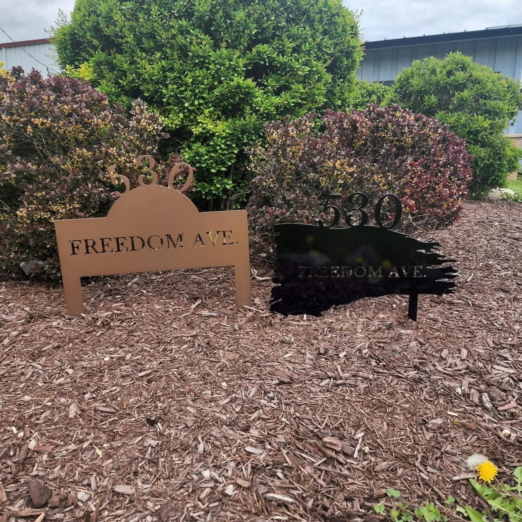 Metal Art of Wisconsin Address Yard Sticker Armadillo Safe and Vault