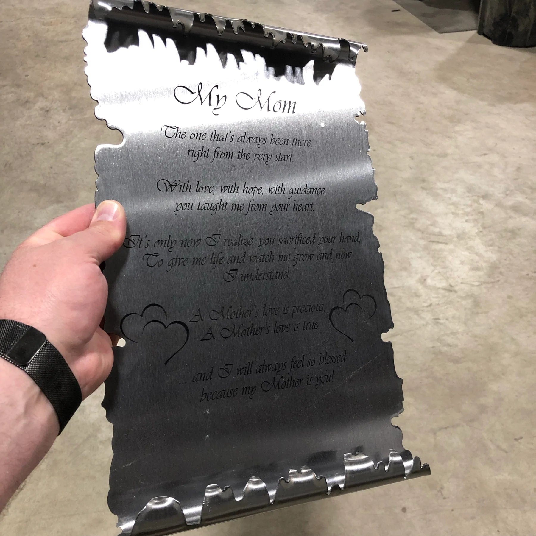Metal Art of Wisconsin My Mom Steel Scroll Armadillo Safe and Vault